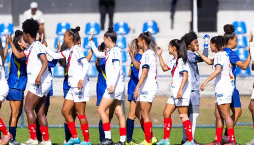 Bahia deixa triunfo escapar duas vezes e avança em 3º no Baianão