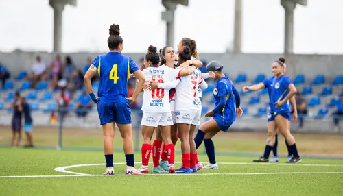 Bahia goleia Jacobina por 4 a 1 e abre vantagem para BaVi na final do Baianão