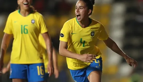 Baiana da Seleção Brasileira anuncia aposentadoria às vésperas da Copa