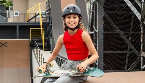 Brasileira de 9 anos entra no Guinness por descida em mega-rampa