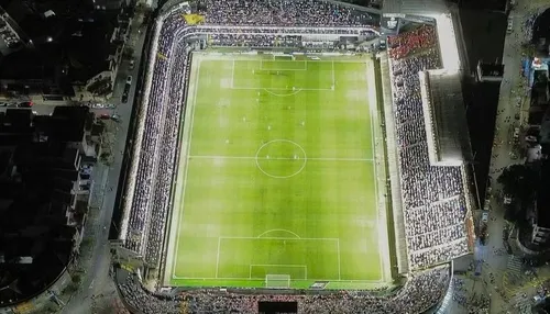 Com capacidade reduzida, Vila Belmiro estará lotada para Santos x Bahia