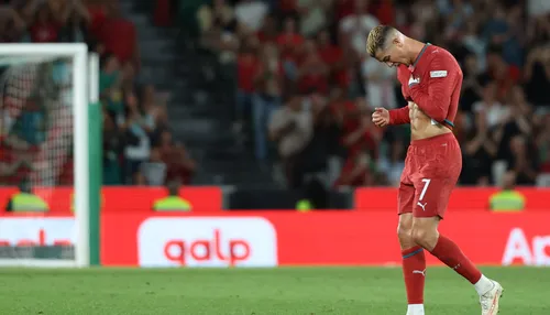 Cristiano Ronaldo é suspenso de Portugal e recebe multa chocante