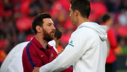 Cristiano Ronaldo surpreende Messi com mensagem após aposentadoria