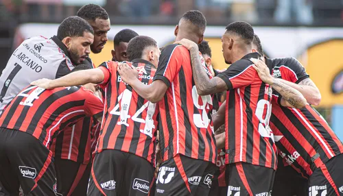 Defensor do Vitória evolui em recuperação e pode retornar contra Chape