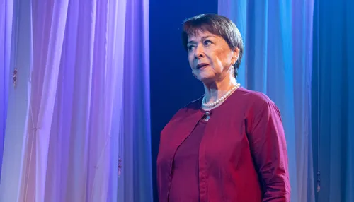 Estrela das novelas, Nívea Maria traz espetáculo sobre relações familiares