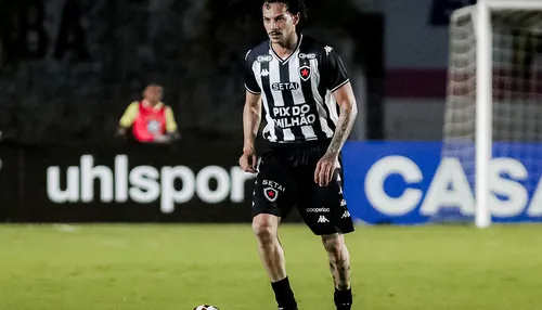 Ex-Vitória é vítima de vandalismo em atual clube: "Meu filho estava"