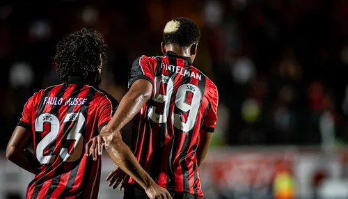 Ex-Vitória tem grave lesão após sofrer pancada na cabeça