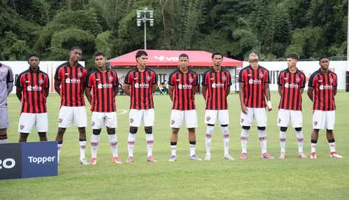 Joia do Vitória avança em recuperação e pode reforçar time principal