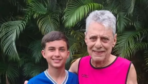 Mãe descobre que colega de futebol do filho é Chico Buarque