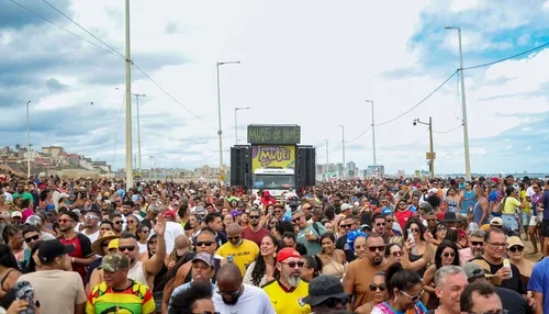 MUDEIdeNOME leva clima de Carnaval à orla de Salvador