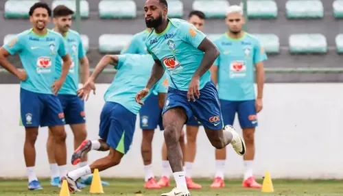 Mulher pede bloqueio de salário de ex-jogador da Seleção após calote