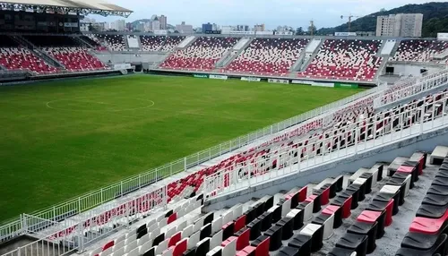 Obra de R$ 4 milhões em estádio tradicional atrasa por causa da chuva