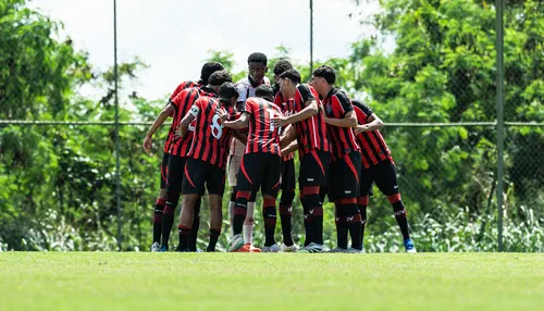 Vitória é goleado pelo Santos e encerra campanha no Brasileirão Sub-17