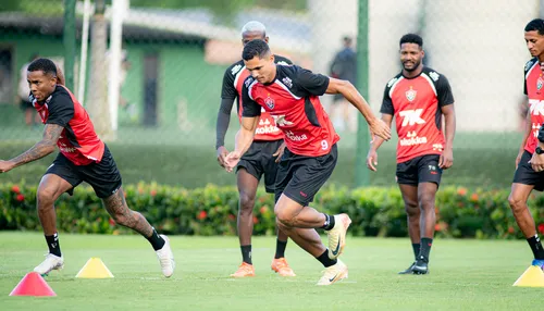 Vitória encara o Cruzeiro no Barradão para quebrar jejum histórico de 16 anos na Série A