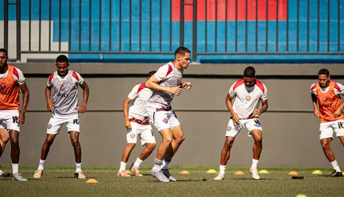 Vitória rescinde com promessa da base que atuou no Baianão