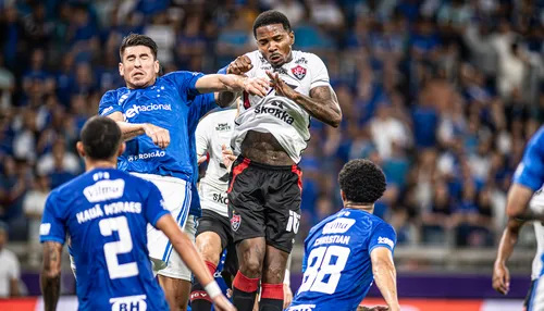 Vitória tem força no Barradão, mas Cruzeiro ameaça como visitante