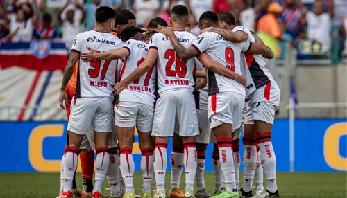 Volante rescinde contrato com o Vitória e deixa o clube de graça