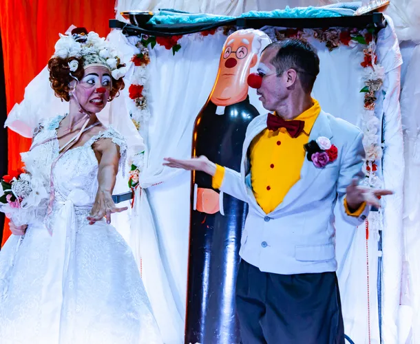 Espetáculo “Luna de Miel” leva humor e poesia ao Molière, em Salvador