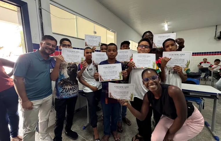 Antônio Cardoso amplia ensino de idiomas com inglês e iorubá