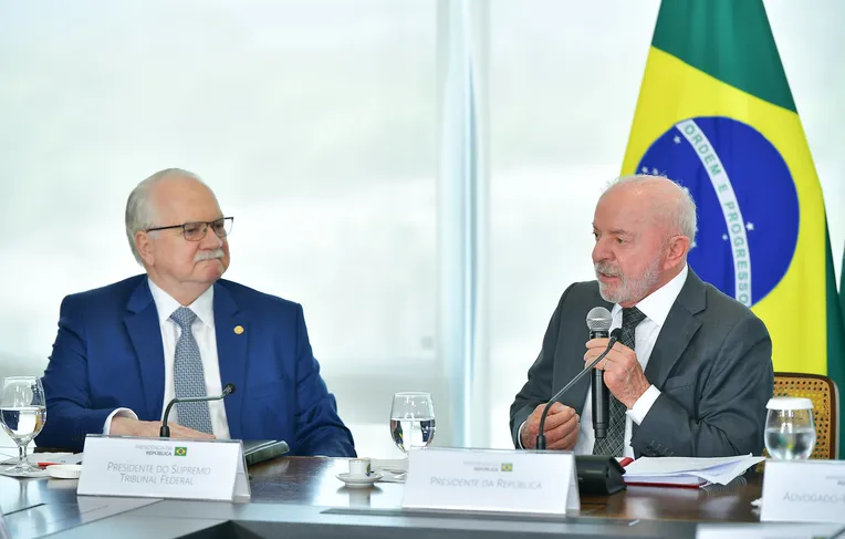 Em meio a crise no STF, Lula tem conversa reservada com Fachin e Gonet
