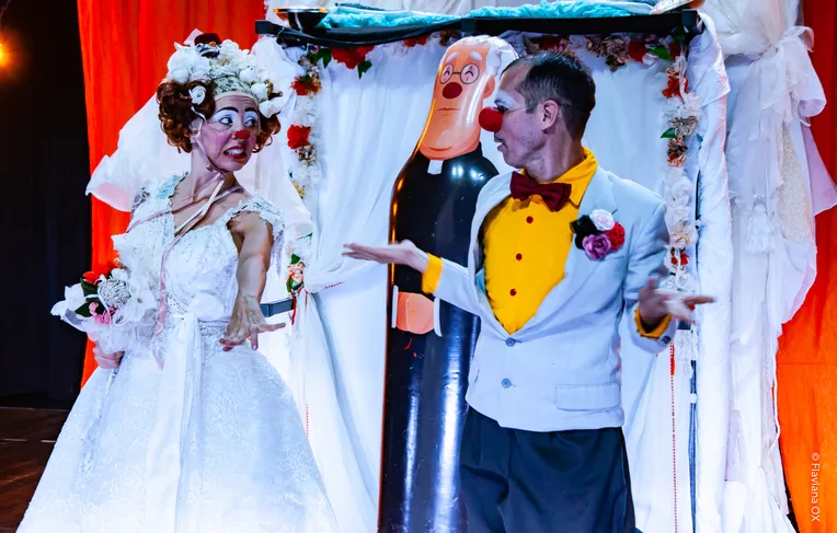 Espetáculo “Luna de Miel” leva humor e poesia ao Molière, em Salvador