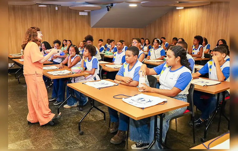 Estudantes de Lauro de Freitas visitam o Tribunal de Contas da Bahia