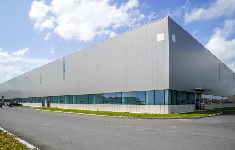 Multinacional fecha fábrica e mais de 400 pessoas perdem o emprego