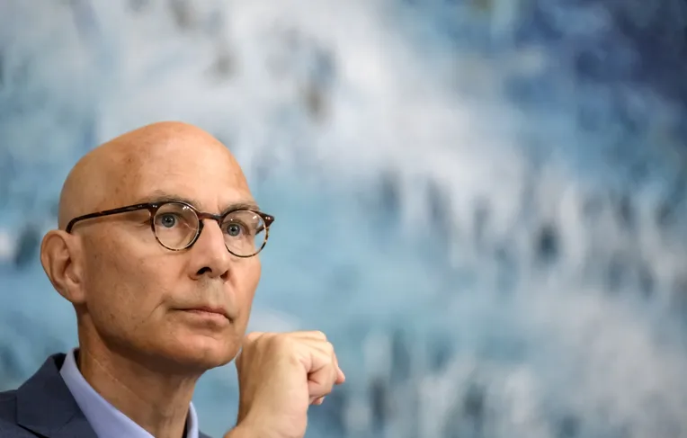 ONU faz apelo urgente contra riscos da IA e cita "ameaça à vida"