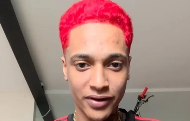 Oruam deixa de ser foragido e retira tornozeleira em live