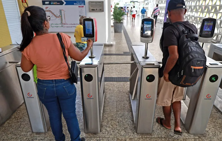 Passageiros dos ônibus de Salvador já podem pagar passagem com QR Code