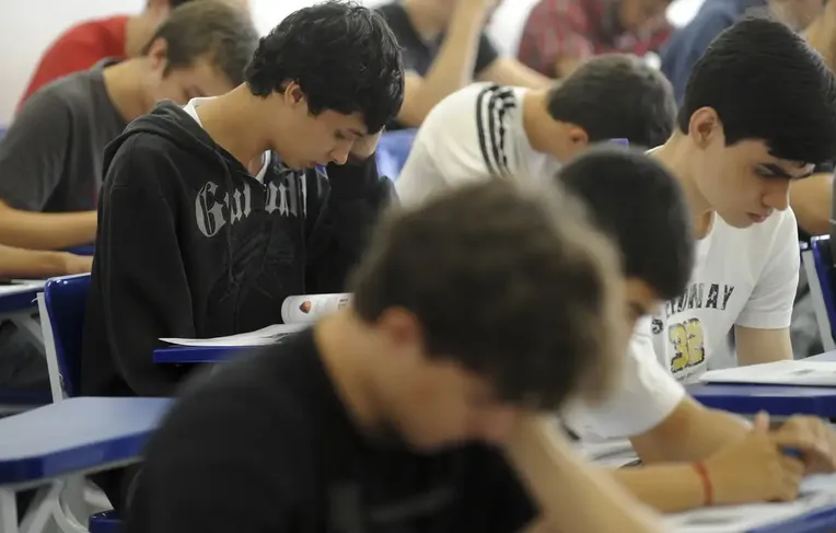 Pé-de-Meia: pagamento de outubro começa nesta semana; veja detalhes