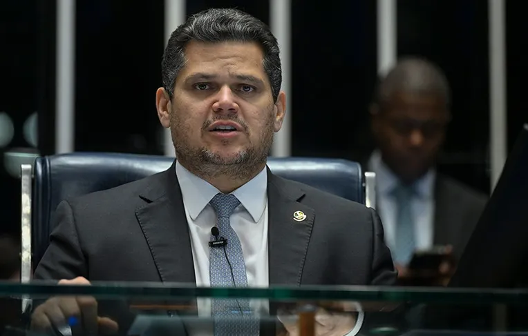 PEC do fim da escala 6x1 só deve ser votada após as eleições