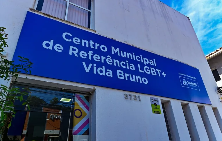 Salvador oferece atendimento gratuito a vítima de LGBTfobia; entenda