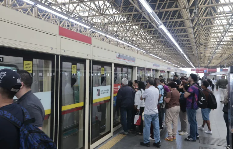 Suspeita de bomba fecha estação de metrô e mobiliza policiais