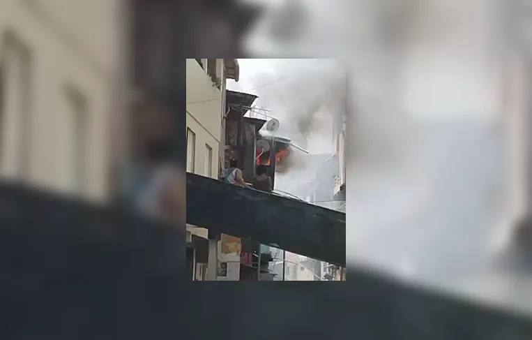 Vídeo: incêndio assusta moradores em bairro de Salvador