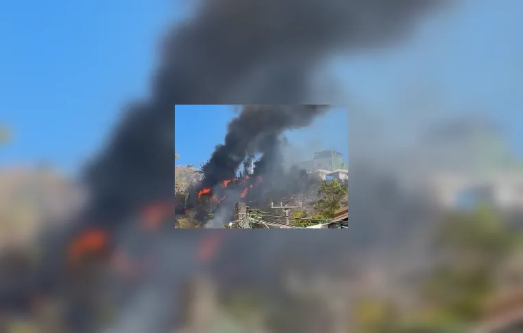 Vídeo: Incêndio atinge área de mata nas dunas do Imbuí, em Salvador