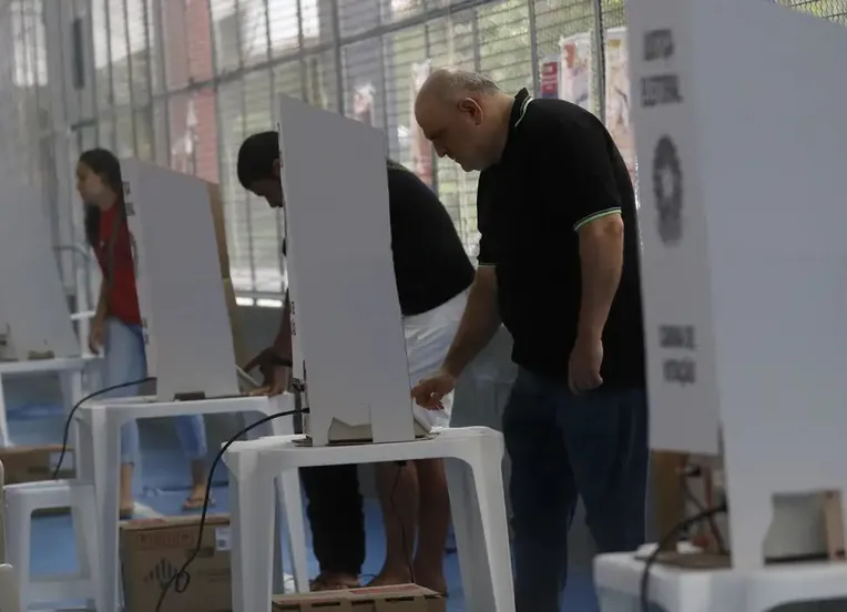 Quer evitar filas? Veja o melhor horário para votar neste domingo