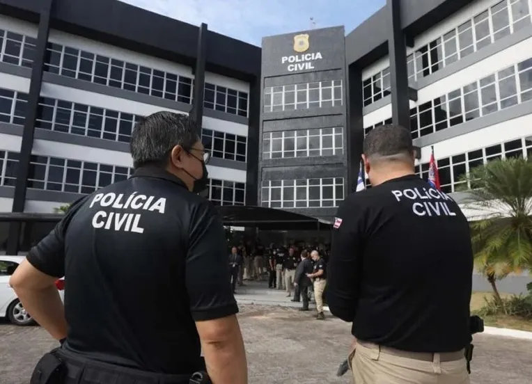 Suspeito de atirar contra filha de PMs em Salvador se entrega