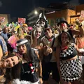 15 anos! Palhaços do Rio Vermelho animam Salvador com desfile especial imagem