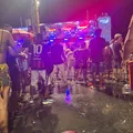 Carnaval: chuva forte atinge a Barra, mas foliões não se abalam imagem