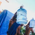 Como armazenar água durante corte de distribuição em Salvador imagem