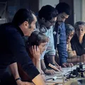 Diretor de ‘Setembro 5’ explica set 'claustrofóbico': "Queria essa sensação" imagem