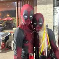 Do cinema para as ruas: dupla faz sucesso de 'Deadpool' no Carnaval imagem