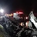Duas pessoas morrem em acidente após colisão de carretas em rodovia na Bahia imagem