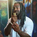 Em ensaio gratuito, Ara Ketu apresenta seu novo vocalista, Guga Camafeu imagem