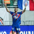 Em último ano de contrato, Ademir deixa futuro nas mãos de Santoro imagem