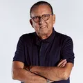 Galvão Bueno detona camisa vermelha da Seleção Brasileira: "Um crime" imagem