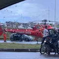Helicóptero pousa no meio da rua para atender grave acidente em Salvador; assista imagem