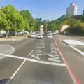 Homem é encontrado morto e algemado em avenida de Salvador imagem