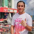 Marcelo Sangalo usa look em homenagem a Ivete no 3º dia de Carnaval imagem